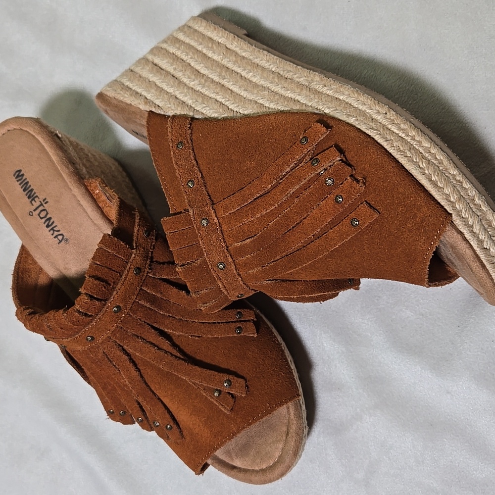 Brown Fringe Wedges - Picture 3 of 4